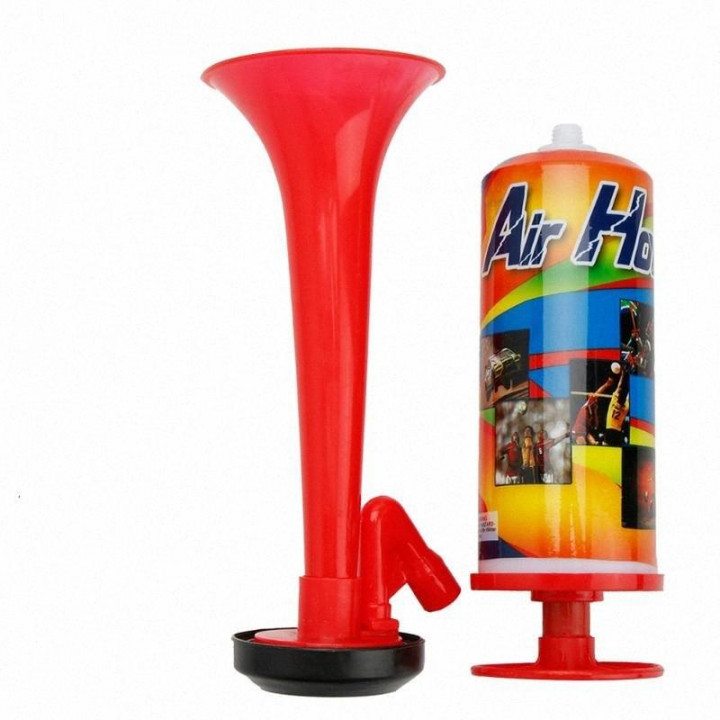 Air horn with piston, horn for weddings, hunters, fans, foremen