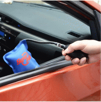 Pneumatic cushion pillow for wringing, opening car doors, lifting heavy objects