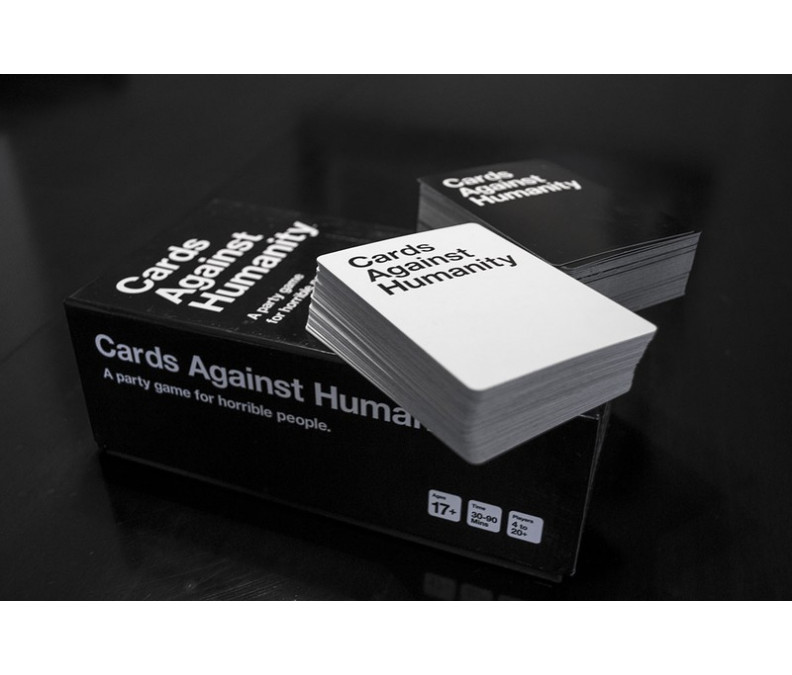 Cards Against Humanity - populāra kāršu spēle latviešu valodā - izdruka uz cietā papīra