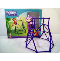 Fingerlings pērtiķīs ar būri