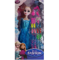 Принцесса Эльза из мультфильма "Ледяное сердце" (Frozen) с коллекцией разноцветных туфель