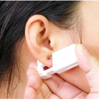 Silent sterile gun for quick ear piercing