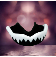 Professional protective soft mouthguard made of EVO foam for protecting teeth, MMA, boxing, martial arts, for children or adults