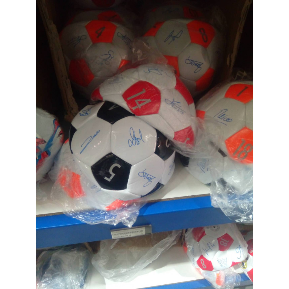 Футбольный мяч с автографами любимой команды - подарок сюрприз юноше или мальчику