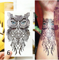 Stylish temporary tattoo with a picture of a cute owl